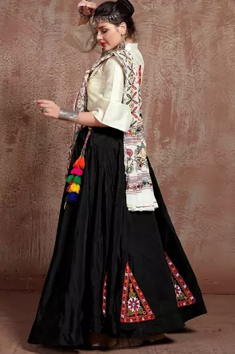 Black Taffeta Silk Gamthi Butta Mirror With Lace Work & Tassel Lace With Printed Gamthi Work Dupatta Chaniya Choli