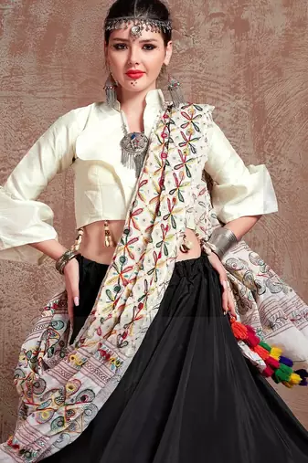 Black Taffeta Silk Gamthi Butta Mirror With Lace Work & Tassel Lace With Printed Gamthi Work Dupatta Chaniya Choli