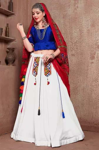 White Twill Gamthi Butta Mirror With Lace Work & Tassel Lace With Printed Gamthi Work Dupatta Chaniya Choli