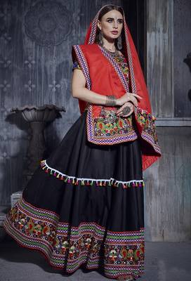 Black Art Silk Gamthi Butta Mirror Aari With Lace Work Chaniya Choli 2