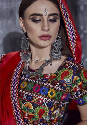 Black Art Silk Gamthi Butta Mirror Aari With Lace Work Chaniya Choli 4