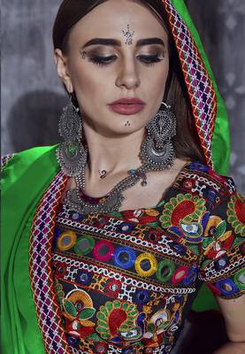 Black Art Silk Gamthi Butta Mirror Aari With Lace Work Chaniya Choli 4