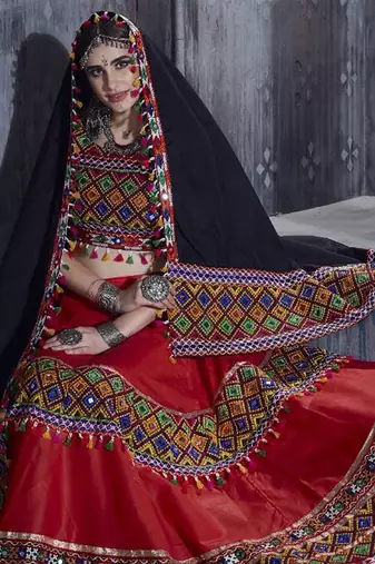 Red Art Silk Gamthi Butta Mirror With Lace Work Chaniya Choli