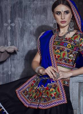 Black Art Silk Gamthi Butta Mirror Aari With Lace Work Chaniya Choli 5