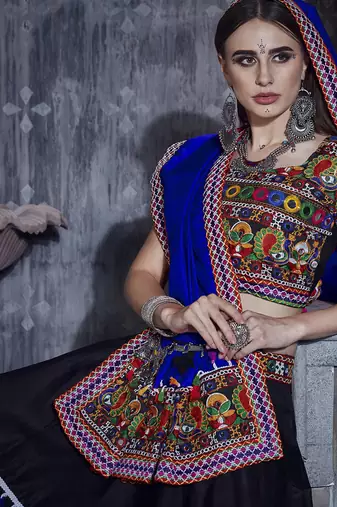 Black Art Silk Gamthi Butta Mirror Aari With Lace Work Chaniya Choli