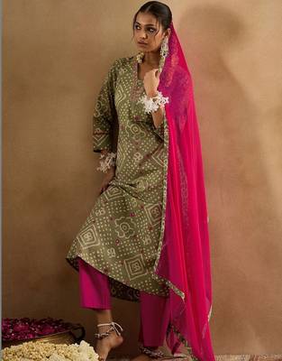 Women Bandhani Printed Regular Thread Work Pure Cotton Kurta with Trousers & With Dupatta 3