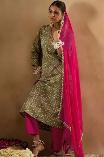 Women Bandhani Printed Regular Thread Work Pure Cotton Kurta with Trousers & With Dupatta