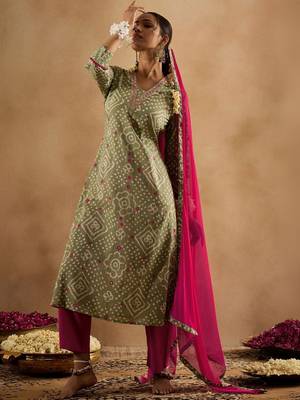 Women Bandhani Printed Regular Thread Work Pure Cotton Kurta with Trousers & With Dupatta 5