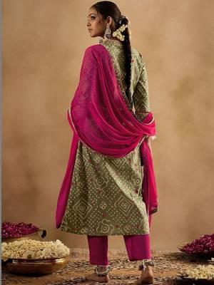 Women Bandhani Printed Regular Thread Work Pure Cotton Kurta with Trousers & With Dupatta 6
