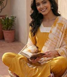 Women Floral Embroidered Regular Beads and Stones Kurta with Trousers & With Dupatta