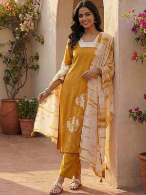 Women Floral Embroidered Regular Beads and Stones Kurta with Trousers & With Dupatta 1