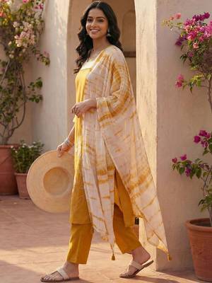 Women Floral Embroidered Regular Beads and Stones Kurta with Trousers & With Dupatta 4