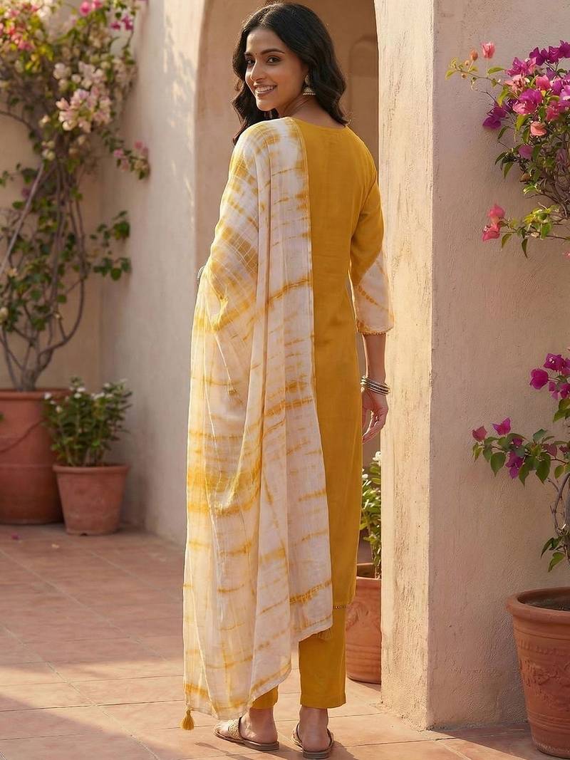 Women Floral Embroidered Regular Beads and Stones Kurta with Trousers & With Dupatta