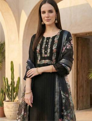 Women Floral Embroidered Regular Thread Work Linen Kurta with Trousers & With Dupatta 2