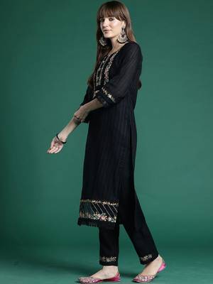 Women Floral Embroidered Regular Thread Work Linen Kurta with Trousers & With Dupatta 7