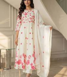 Women Floral Printed Panelled  Cotton Kurta with Trousers & With Dupatta