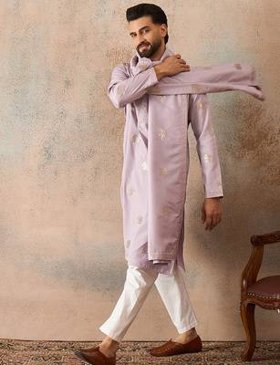 Mens lavender silk blend solid embroidered kurta and trouser with dupatta 3