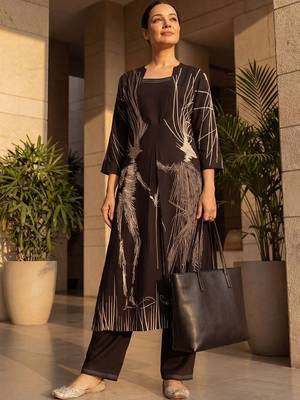 Women Printed Panelled Kurta with Trousers 1