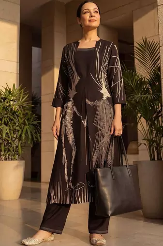 Women Printed Panelled Kurta with Trousers