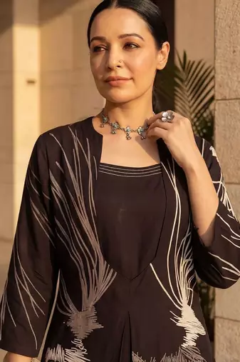 Women Printed Panelled Kurta with Trousers