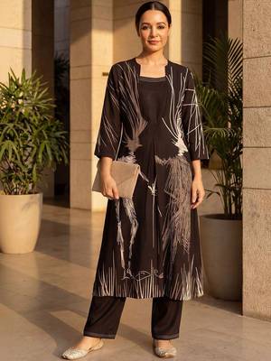 Women Printed Panelled Kurta with Trousers 5