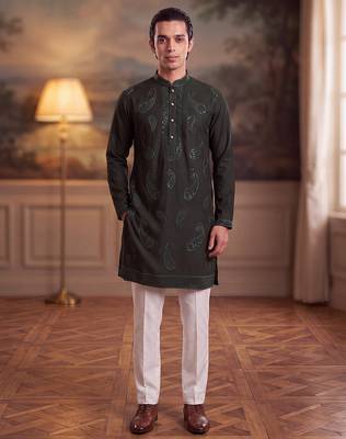 Mens green silk blend solid embroidered kurta 5