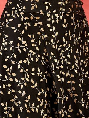 Foil Printed V-Neck Sleeveless Lehenga With Choli & Dupatta 4