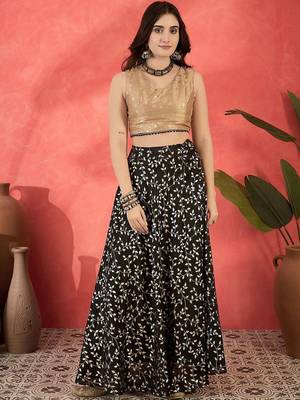 Foil Printed V-Neck Sleeveless Lehenga With Choli & Dupatta 7