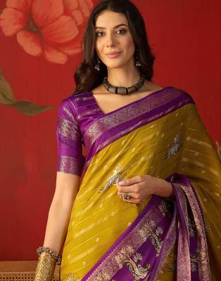 Mehndi silk cotton printed saree with unstitched blouse piece. 4