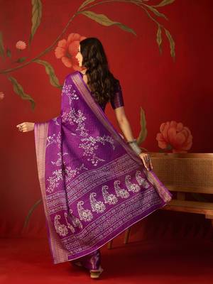 Purple silk cotton printed saree with unstitched blouse piece. 3