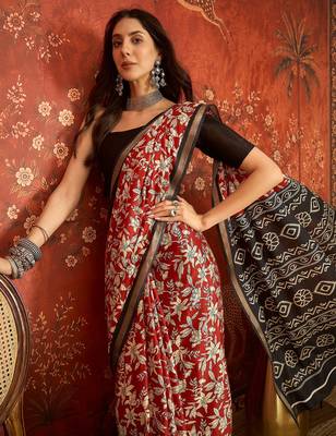 Red silk cotton printed saree with unstitched blouse piece. 2