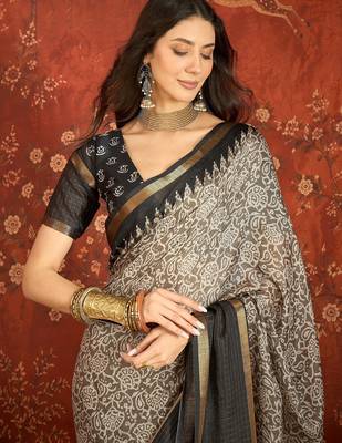 Grey silk cotton printed saree with unstitched blouse piece. 4