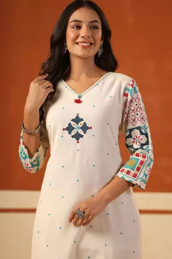 Women Ethnic Motifs Printed Regular Kurta with Trousers