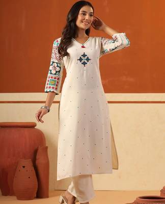 Women Ethnic Motifs Printed Regular Kurta with Trousers 1