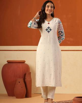 Women Ethnic Motifs Printed Regular Kurta with Trousers 4