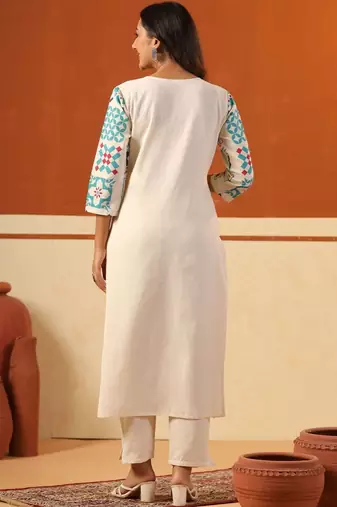Women Ethnic Motifs Printed Regular Kurta with Trousers