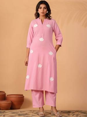 Women Floral Embroidered Regular Thread Work Kurta with Palazzos 3