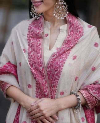 Cream handwoven jamdani kurti with dupatta and pant 4