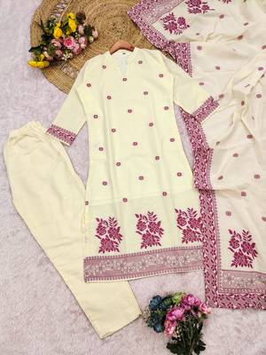 Cream handwoven jamdani kurti with dupatta and pant 5