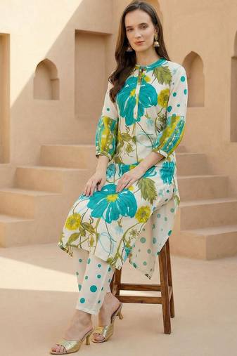 Women Floral Printed Regular  Cotton Kurta with Trousers
