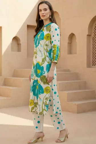 Women Floral Printed Regular  Cotton Kurta with Trousers