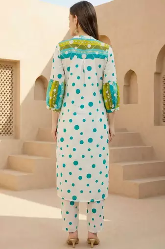 Women Floral Printed Regular  Cotton Kurta with Trousers