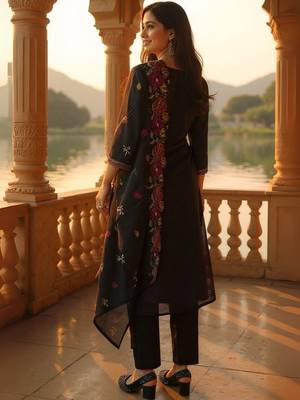 Floral Embroidered Thread Work Pure Cotton Kurta With Trousers & Dupatta 4