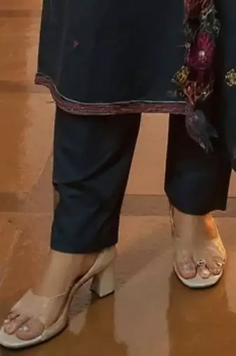 Floral Embroidered Thread Work Pure Cotton Kurta With Trousers & Dupatta