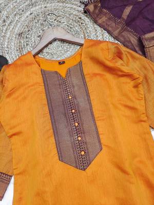 Gold woven jaquard straight kurti dupatta with pant 5