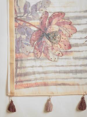 Baby pink linen embellished saree with unstitched blouse piece. 5