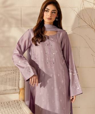 Women's lavender crepe embroidered kurta set with dupatta and pant 4