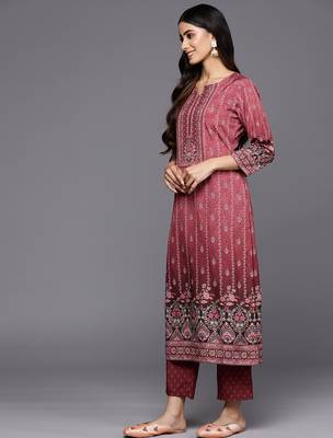 Women's maroon cotton printed kurta set with dupatta and pant 3