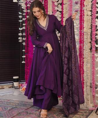 Women's purple chanderi embroidery kurta set with dupatta and pant 3