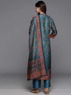 Floral Printed Mandarin Collar Chanderi Silk Straight Kurta with Trouser & Dupatta 7